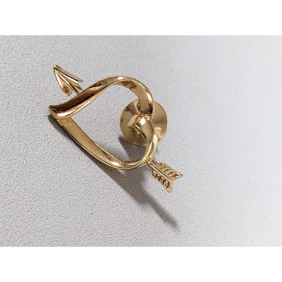 Vintage Avon Gold Tone Open Heart Arrow Pin - Picture 2 of 6